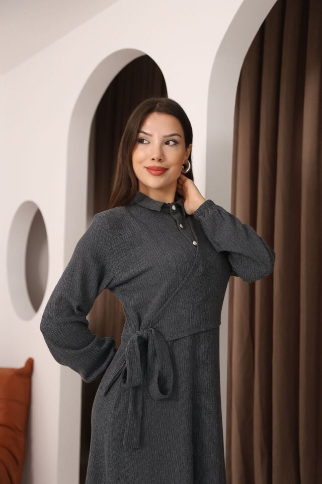 Poliviskon Yandan Bağlamalı Yakalı Önü Düğmeli Kol Ucu Lastikli Elbise