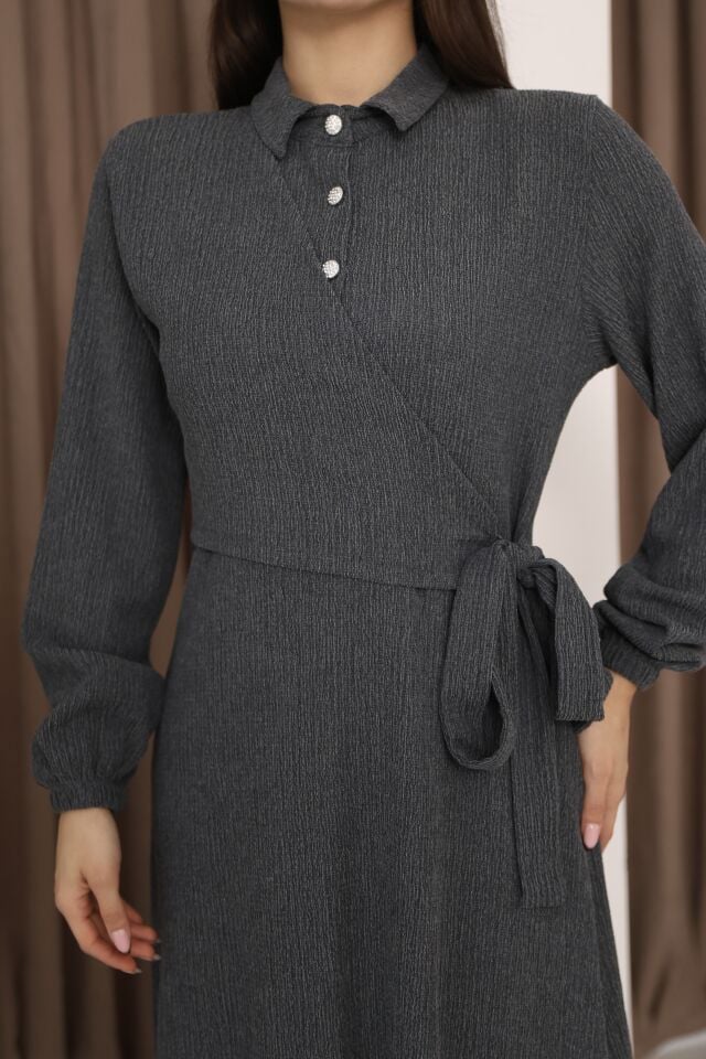 Poliviskon Yandan Bağlamalı Yakalı Önü Düğmeli Kol Ucu Lastikli Elbise